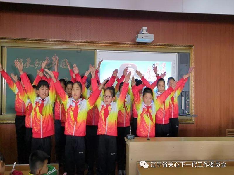 一条绳，软又软，埋在士里会动弹，打一动物